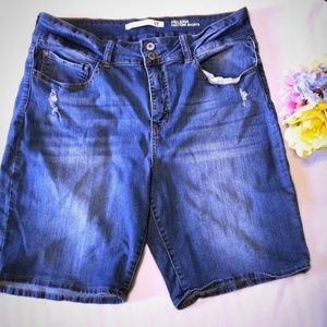 !iT High Rise Bermuda Short Size 16